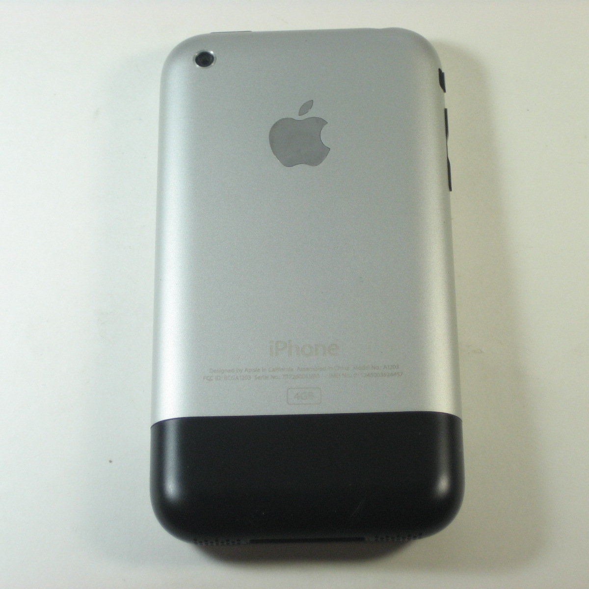 Первый айфон в россии. Apple iphone 1. Iphone 1 2007. Iphone 1g.