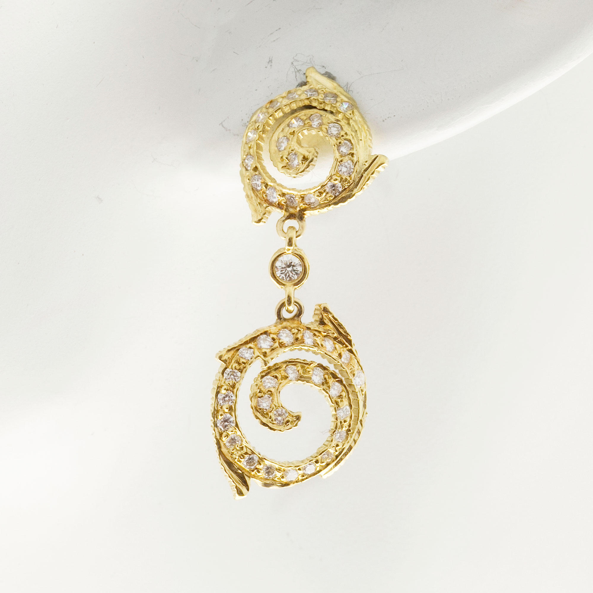 Vintage Designer Doris Panos 18k Yellow Gold Swirl Pave