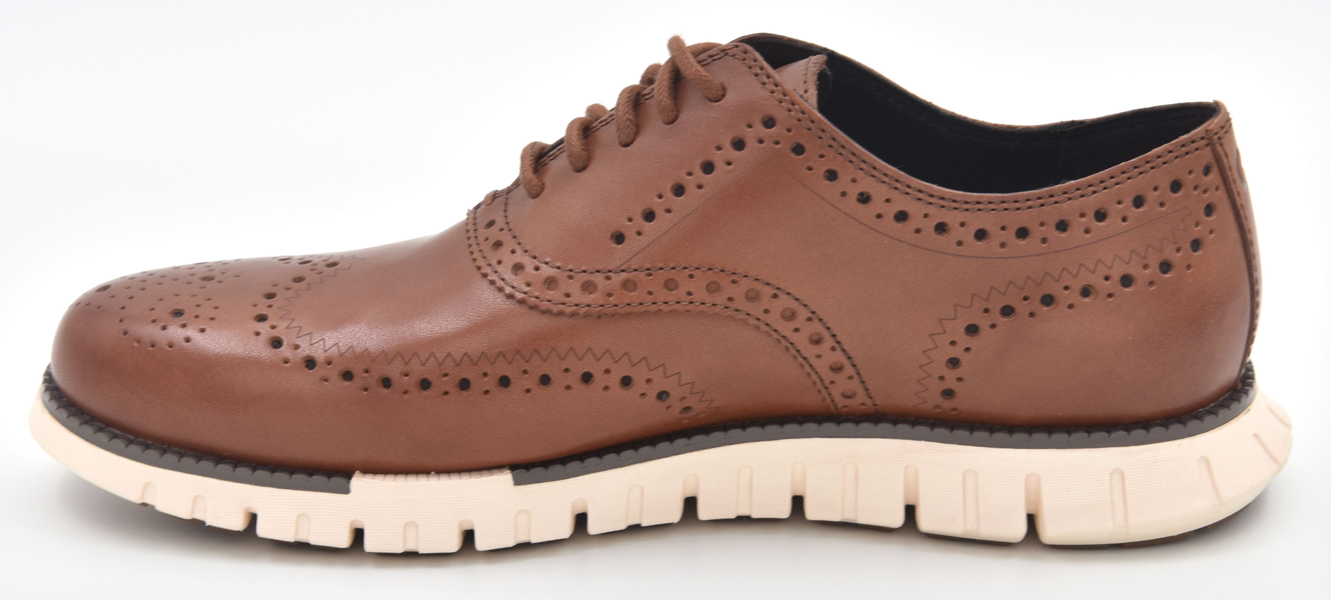 Cole Haan Men display picture 3