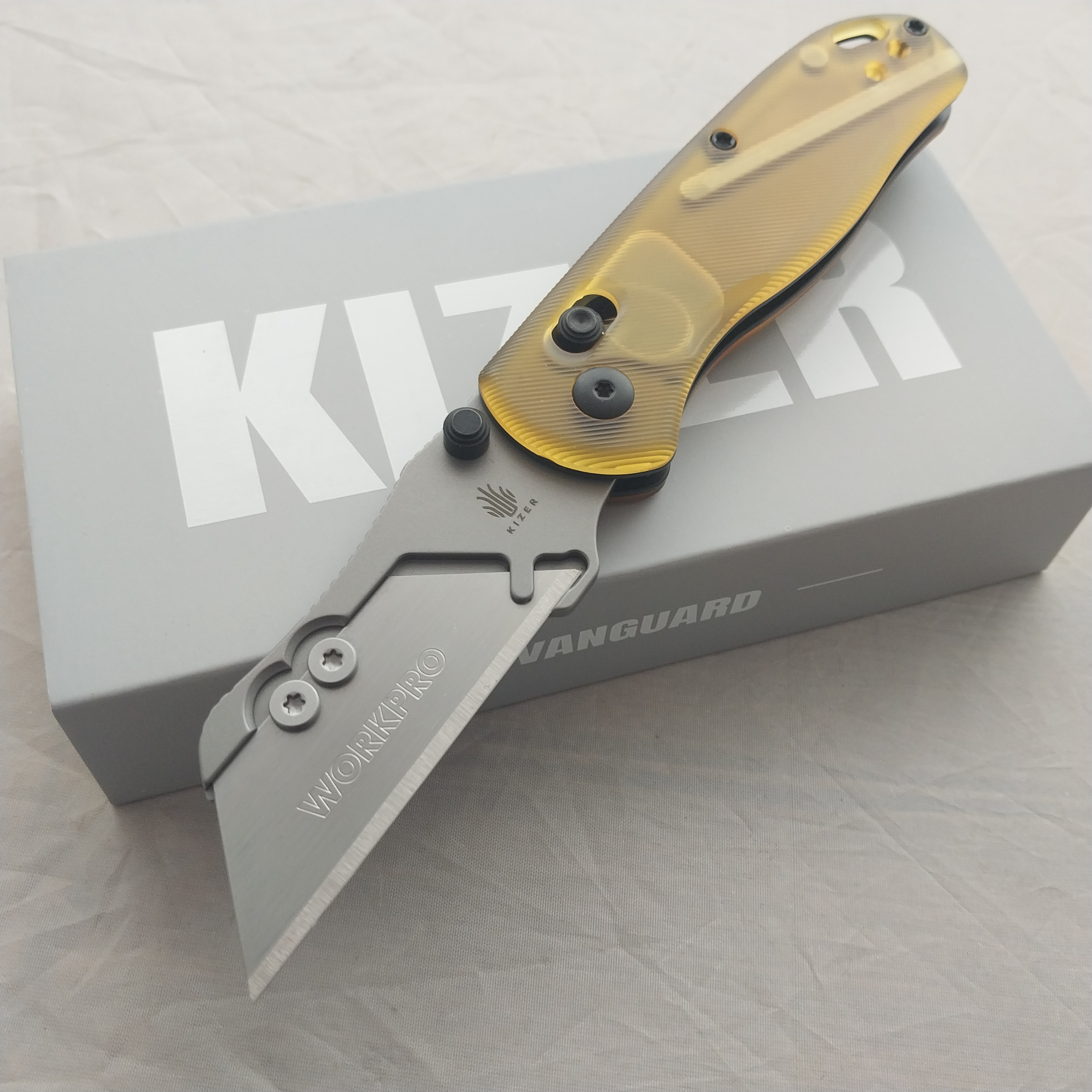 ＊Lang kawiページ＊ Kizer Drop Bear Folding Knife Yellow PEI Handle Nitro-V Drop